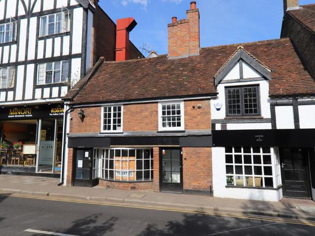 Flat for rent in Batchworth