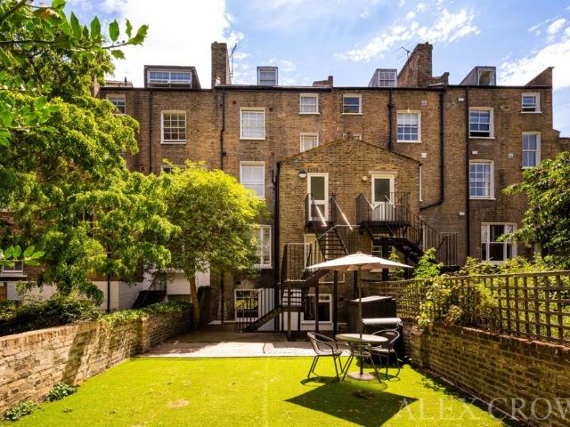 Flat for rent in Highbury, Greater London