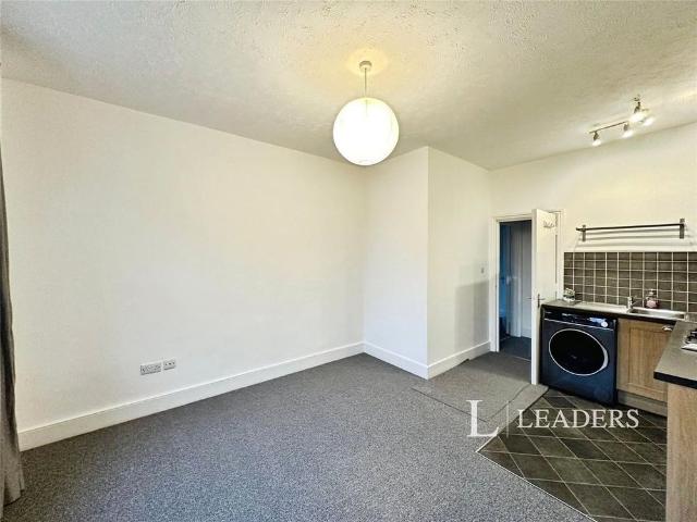 Apartment for rent in Roselands, Eastbourne