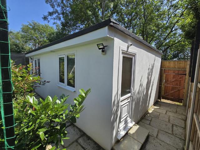 Flat for rent in Temple Fortune, Greater London