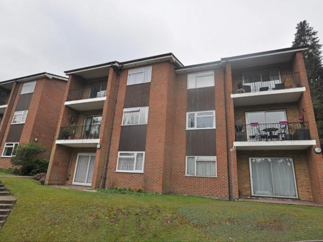 Apartment for rent in Caterham Valley, Hillview