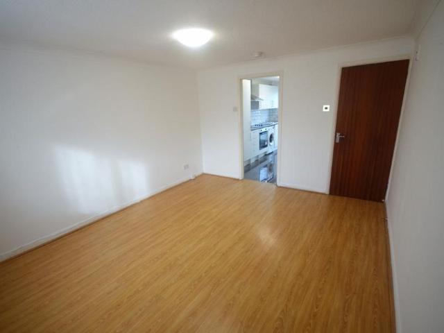 Apartment for rent in Newbury Park, Greater London