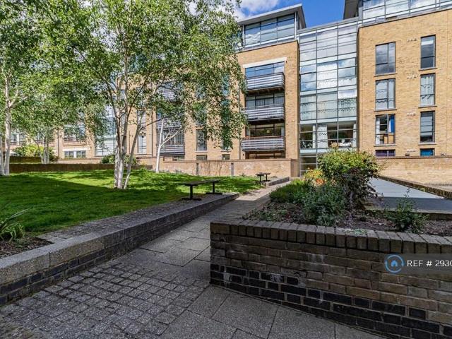Flat for rent in London Borough of Hounslow, Greater London