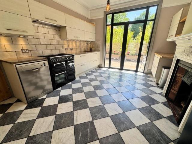 Flat for rent in Church End, Greater London