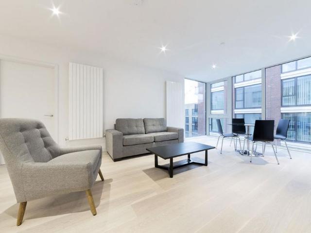 Apartment for rent in Royal Wharf, Greater London