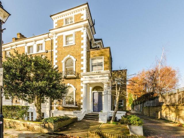 Flat for rent in Highbury, Greater London