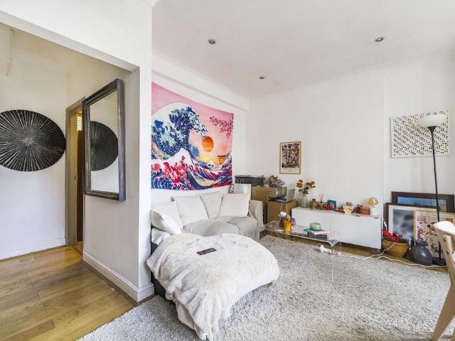 Flat for rent in Brompton, Greater London
