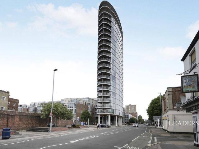 Flat for rent in Portsea, City Of Portsmouth