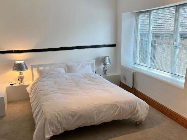 Apartment for rent in Holloway Hill, Fole