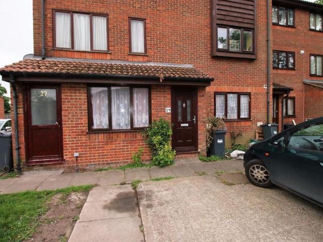 Apartment for rent in London Borough of Hounslow, Heston