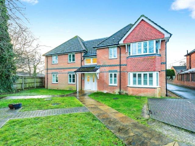 Flat for rent in Butlocks Heath, Helford
