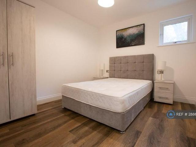 Apartment for rent in Lakenham, East Bank