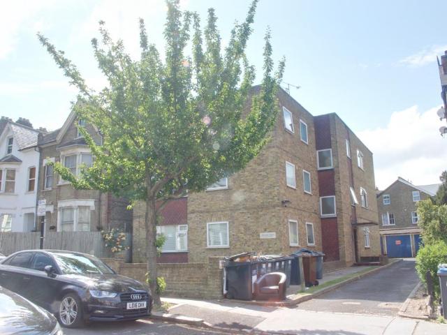 Flat for rent in London Borough of Croydon, Addiscombe