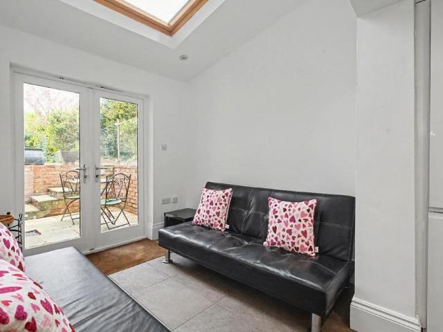 Apartment for rent in Robin Hood, The Slade