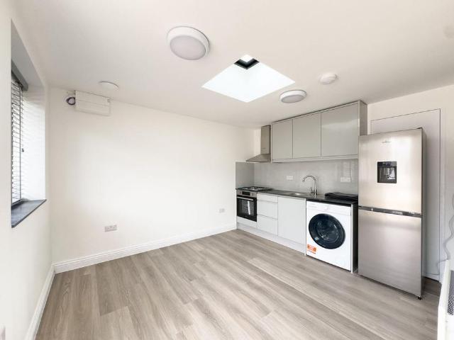 Apartment for rent in Kingsbury, Greater London