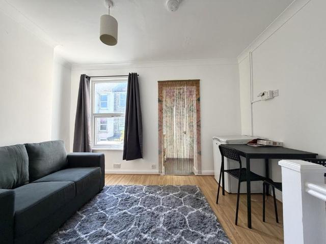 Apartment for rent in Whitehawk, Brighton