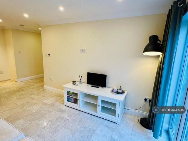 Apartment for rent in Woodditton, Barway