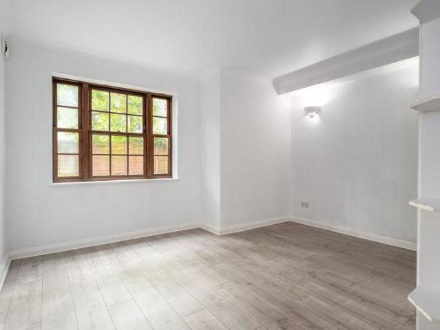 Apartment for rent in Weybridge, Elmbridge