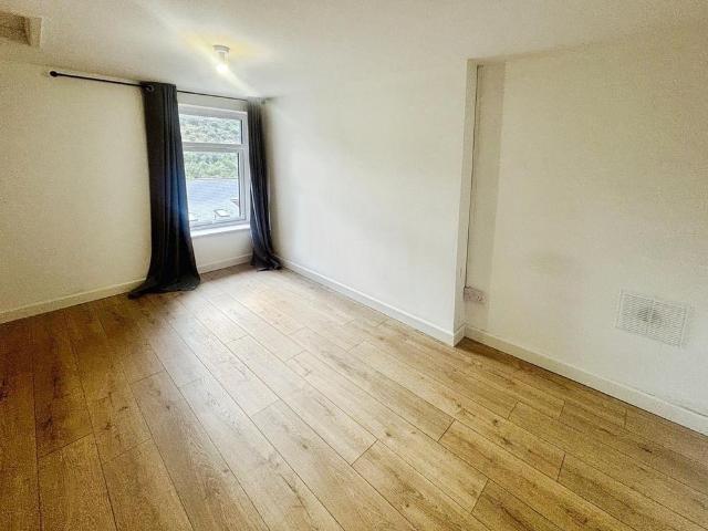 Apartment for rent in Cwm Clydach, Clydach Vale