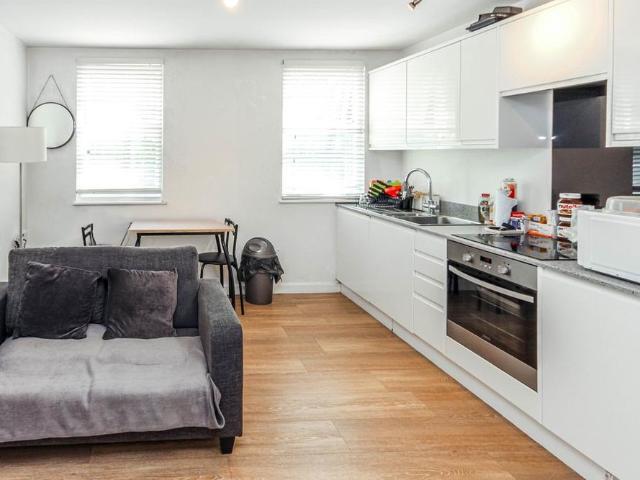 Apartment for rent in St Albans, Five Acres