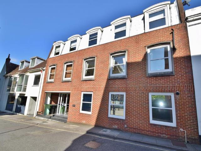 Flat for rent in The Close, Hampshire