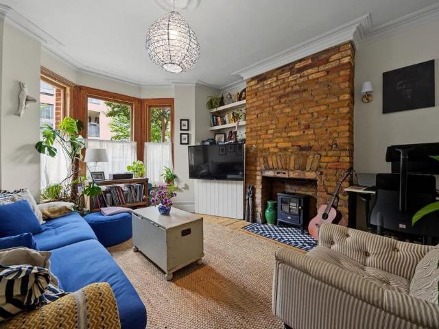 Apartment for rent in Shacklewell, Greater London