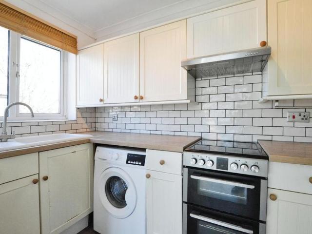 Apartment for rent in Sleapshyde, Five Acres