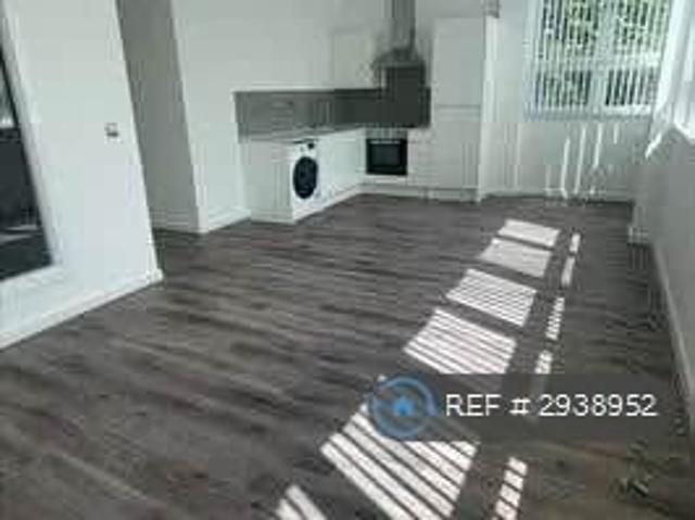 Apartment for rent in Stoneycroft, Calderstones