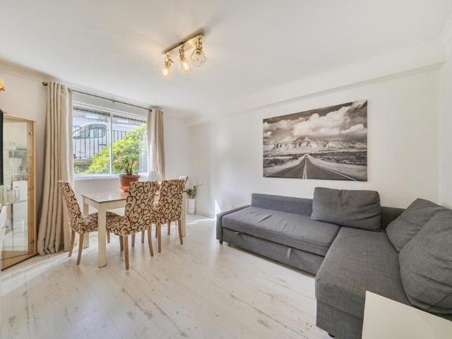Apartment for rent in Brompton, Greater London