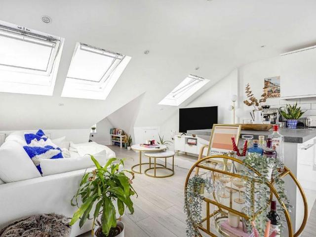 Apartment for rent in London Borough of Merton, Mitcham