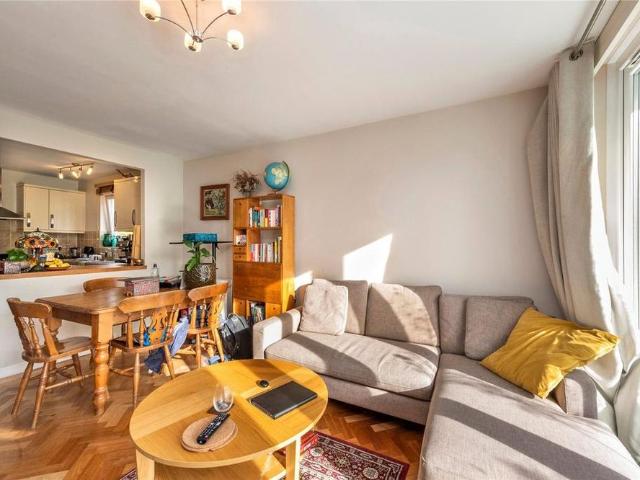 Apartment for rent in North Sheen, Greater London