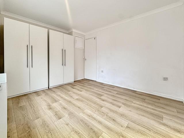 Flat for rent in Clover Hill, East Bank