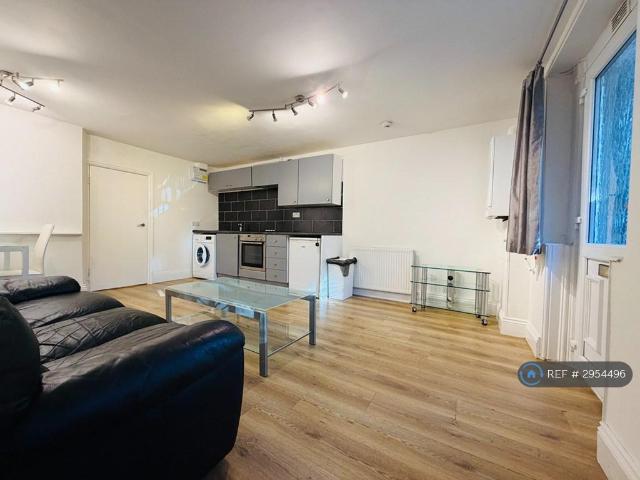 Flat for rent in Hyde Park, West Yorkshire