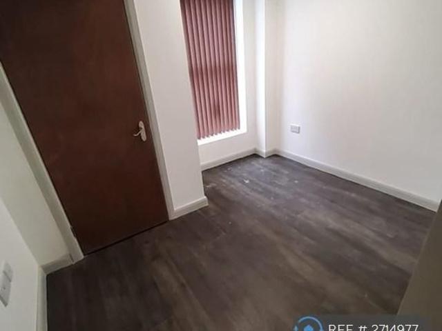 Apartment for rent in Deeplish, Burnedge