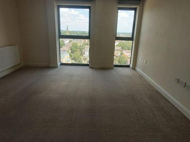 Flat for rent in London Borough of Croydon, Greater London