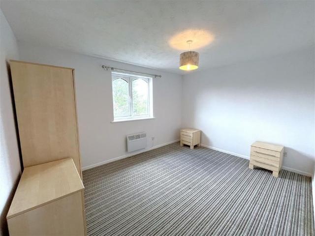 Apartment for rent in Cliff Hill, Green Close