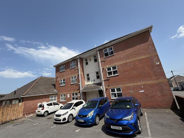 Flat for rent in Nangreaves, Wales