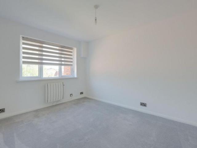 Apartment for rent in Perryfields, West Sussex