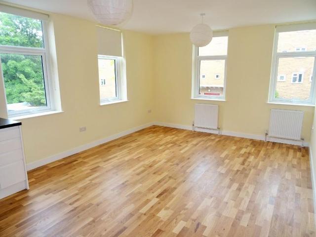Apartment for rent in Lucastes, Mid Sussex