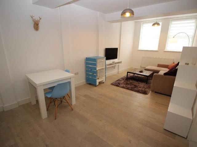 Apartment for rent in Daws Hill, Cressex