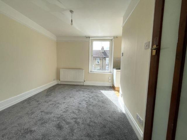 Apartment for rent in Midway, Kent