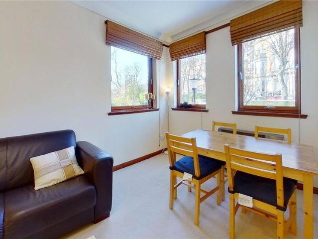 Apartment for rent in Dowanhill, Scotland