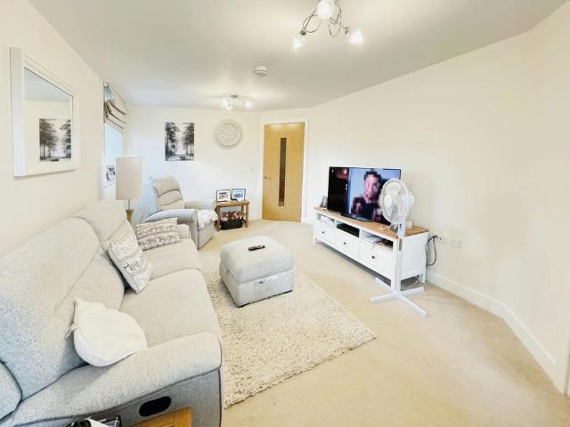 Apartment for rent in Hounsome Fields, Priest Down