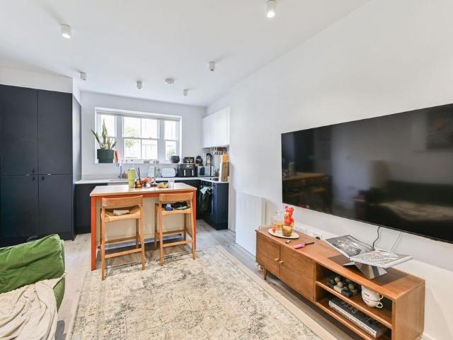 Apartment for rent in Streatham Park, Greater London