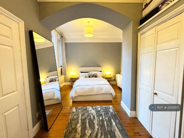 Flat for rent in London Borough of Merton, Merton Park