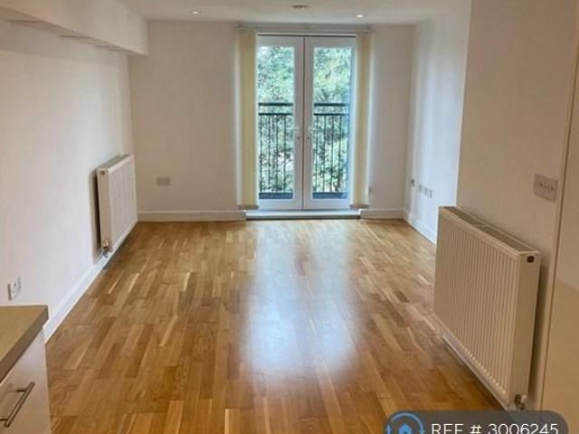 Apartment for rent in Beavers, Greater London