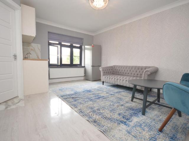 Flat for rent in Fairlop, Greater London