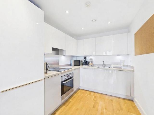 Flat for rent in Slough