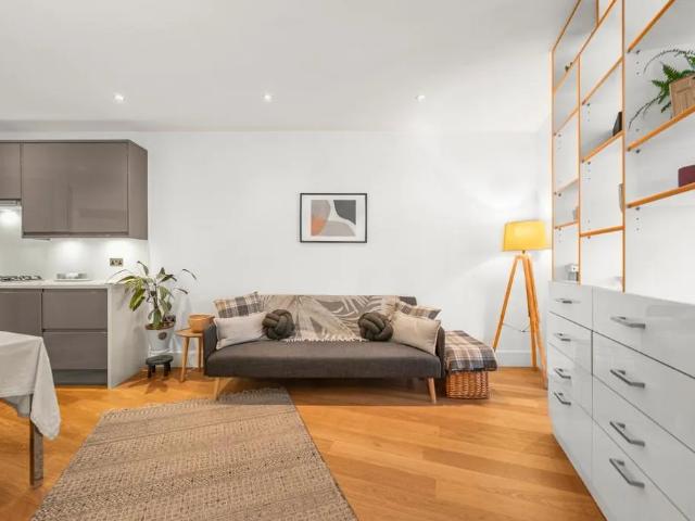 Apartment for rent in London Borough of Wandsworth, Greater London