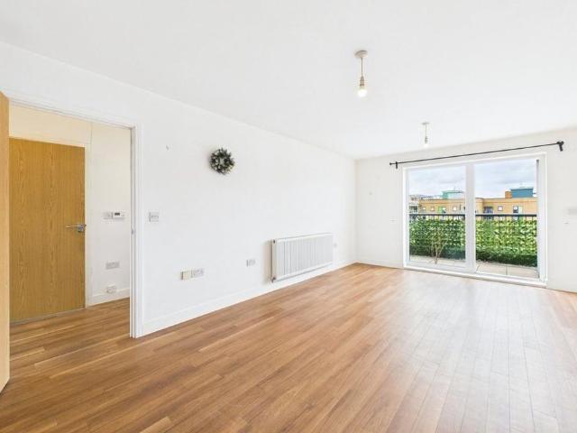 Apartment for rent in Rush Green, Greater London
